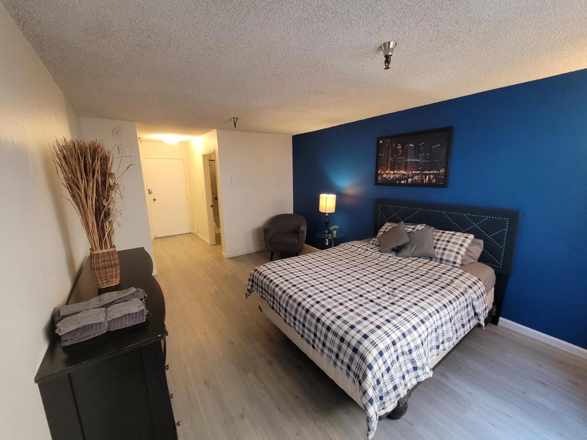 Deluxe Hotel Style Unit, Los Angeles