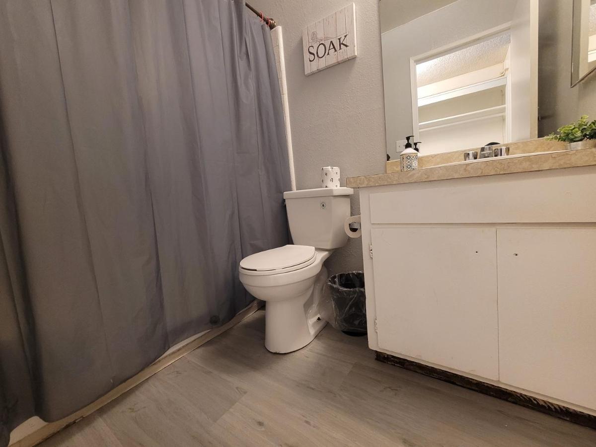 Deluxe Hotel Style Unit — Photos 3